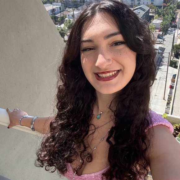 Meet your Posher, Alexis - Picture 1 of 1